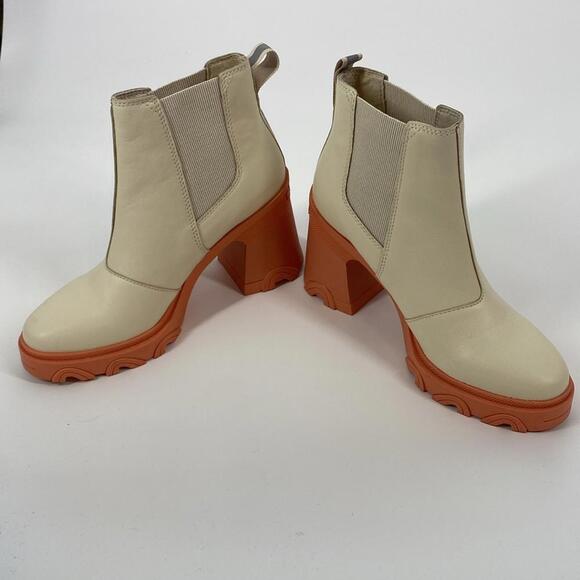 Stylish Platform Ankle Boots by Sorel - Picture 5 of 8